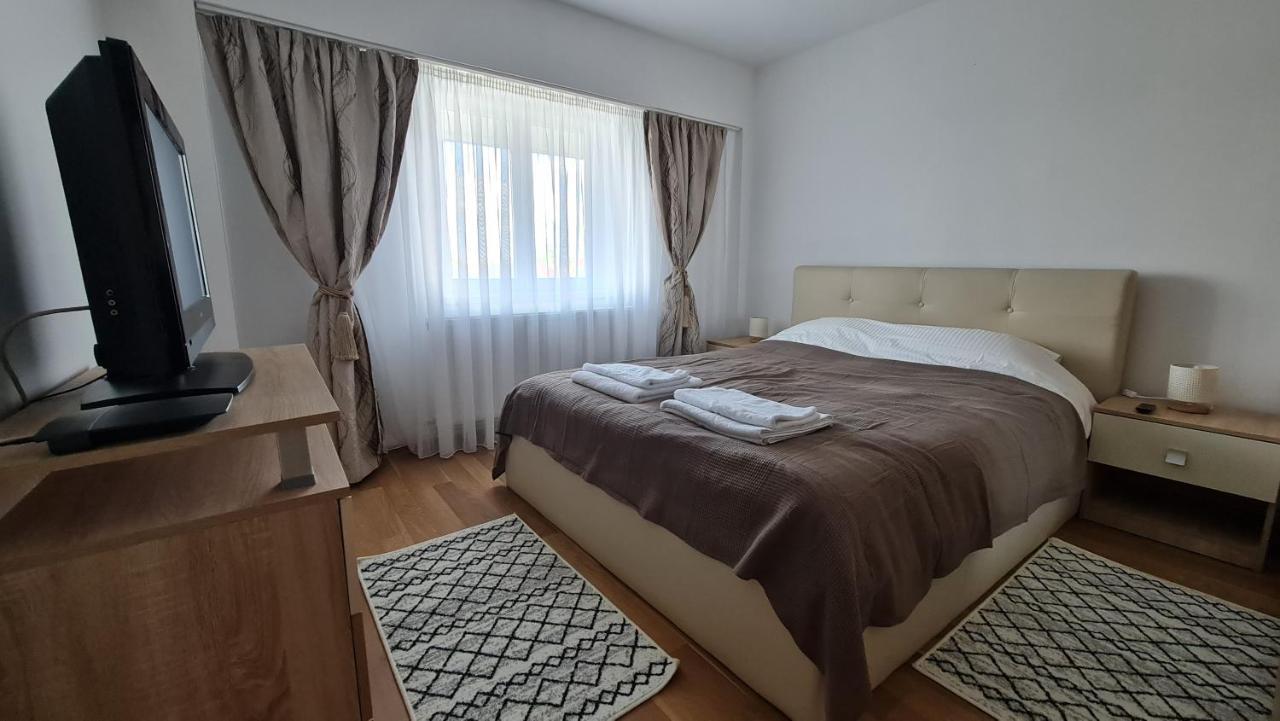 Vs Central Apartment Otopeni Bagian luar foto
