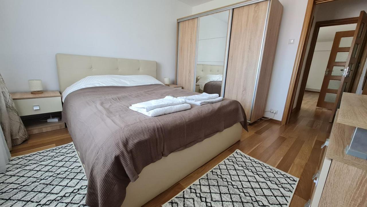 Vs Central Apartment Otopeni Bagian luar foto